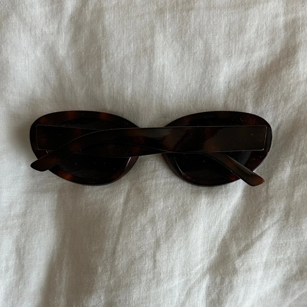 H&M Tortoise Rounded Frame Sunglasses - Picture 4 of 4